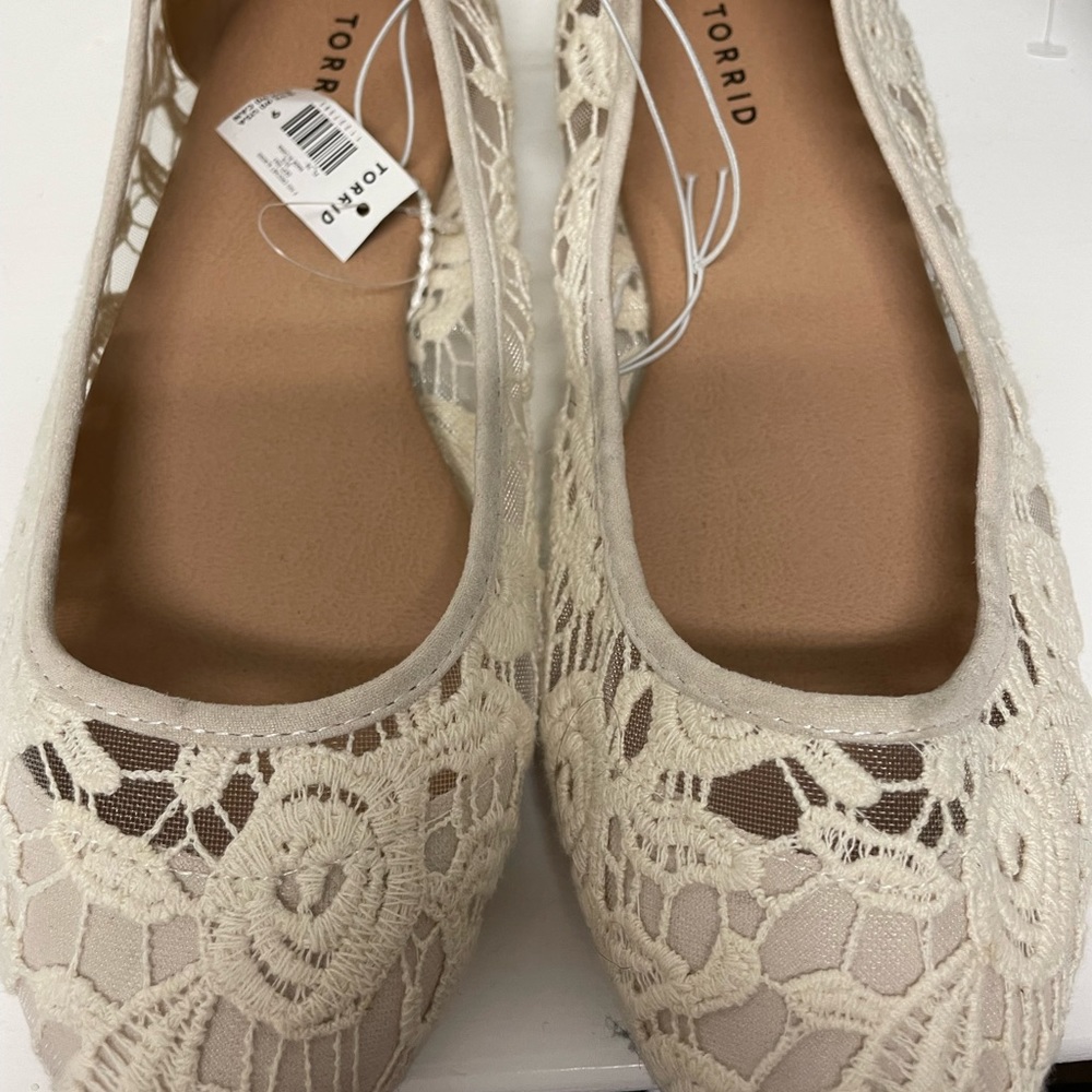 NWT torrid lace flats